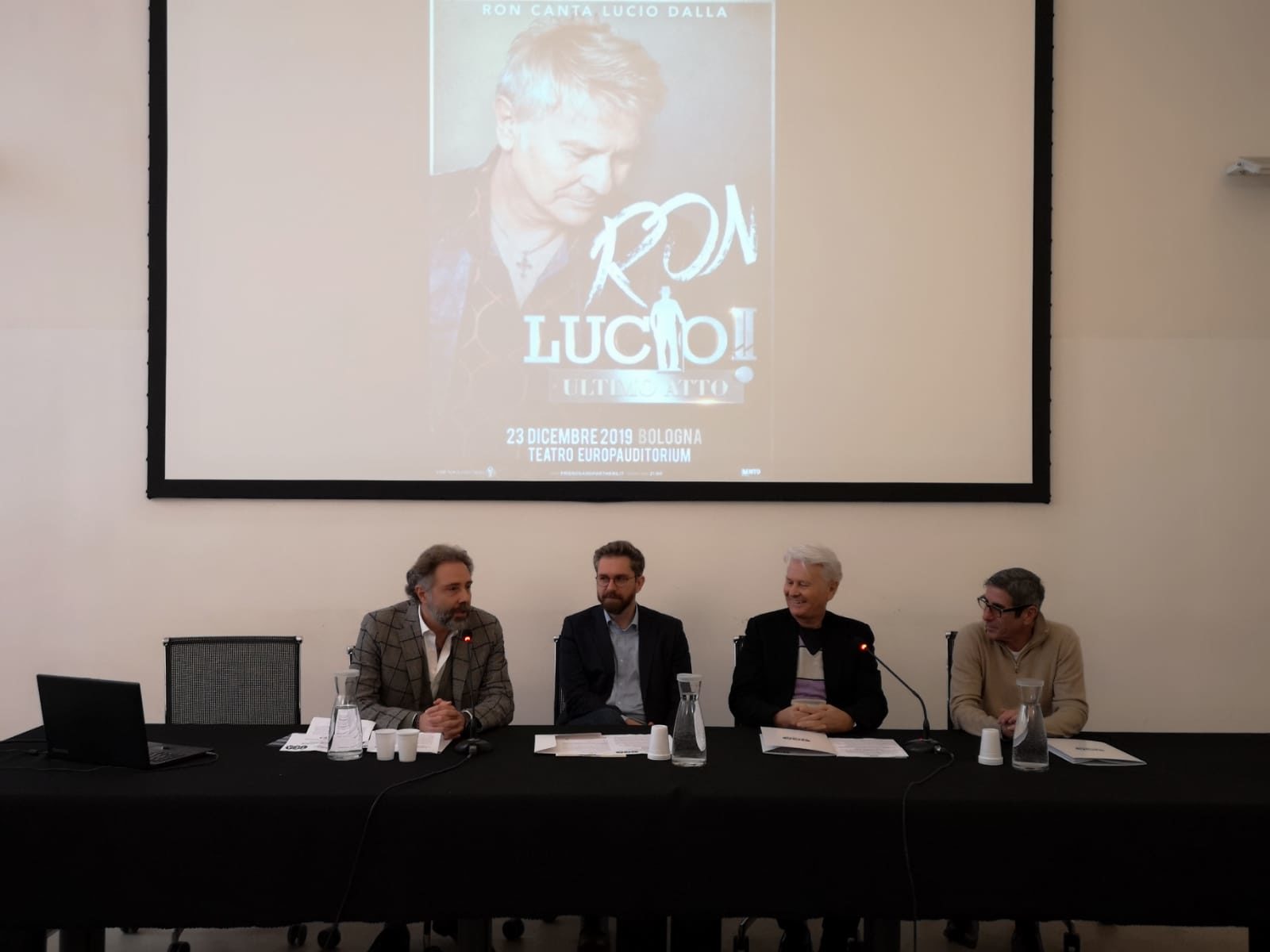 1. Foto conferenza stampa LUCIO